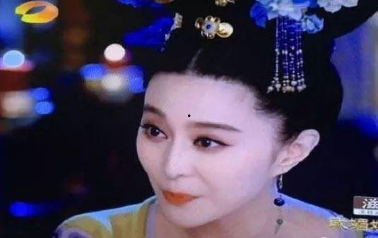 鲍蕾整容爆料视频播放大全,揭秘明星美容秘密 第2张 鲍蕾整容爆料视频播放大全,揭秘明星美容秘密 第2张